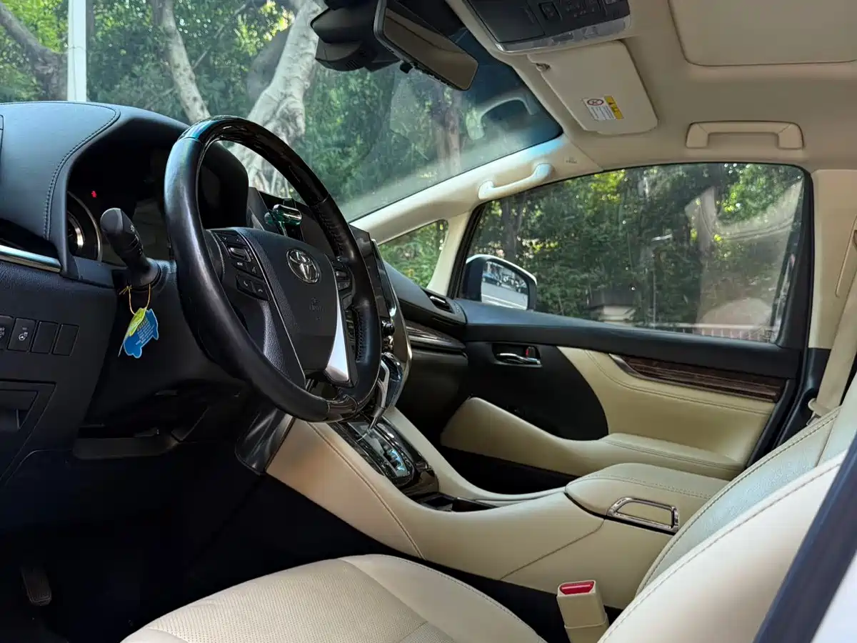 Toyota Alphard 2021 Hybrid 2.5L Luxury фото 3