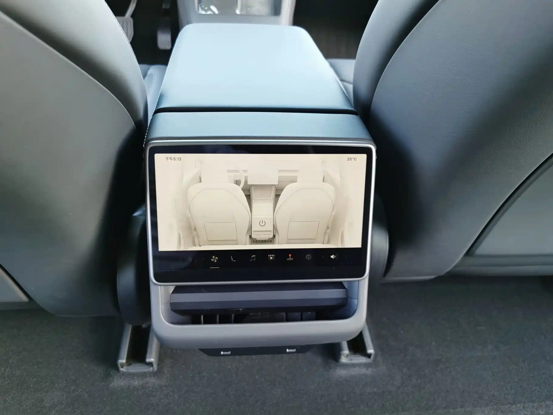 Фото 12 - Tesla Model 3