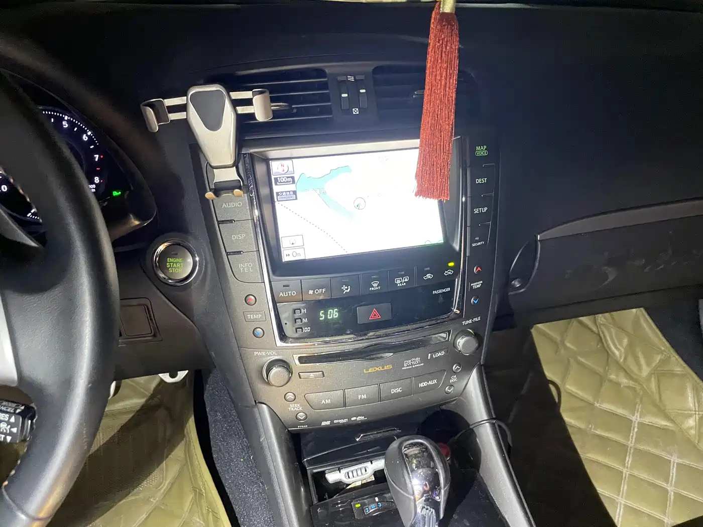 Lexus IS 2011 250C фото 6
