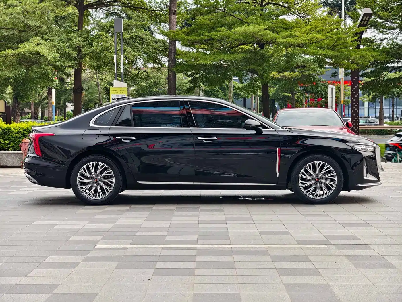 Hongqi H5 2023 2.0T Auto Smart Connect Flag Comfort фото 9
