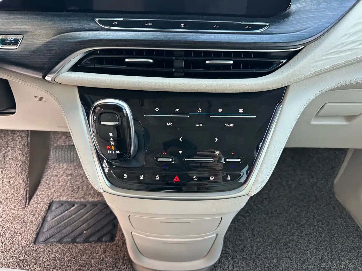 Buick GL8 2021 Avenir Aivia 7-Seater Family Edition фото 21