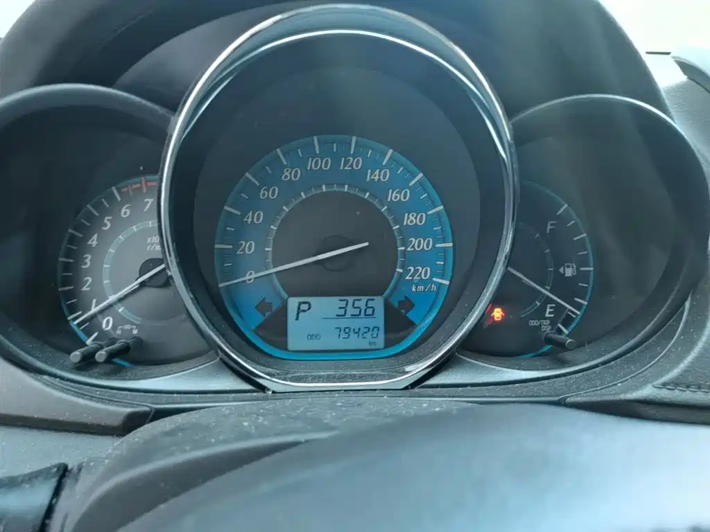 Toyota YARiS L Zhi Xuan 2015 1.5E Auto Charming Edition фото 18