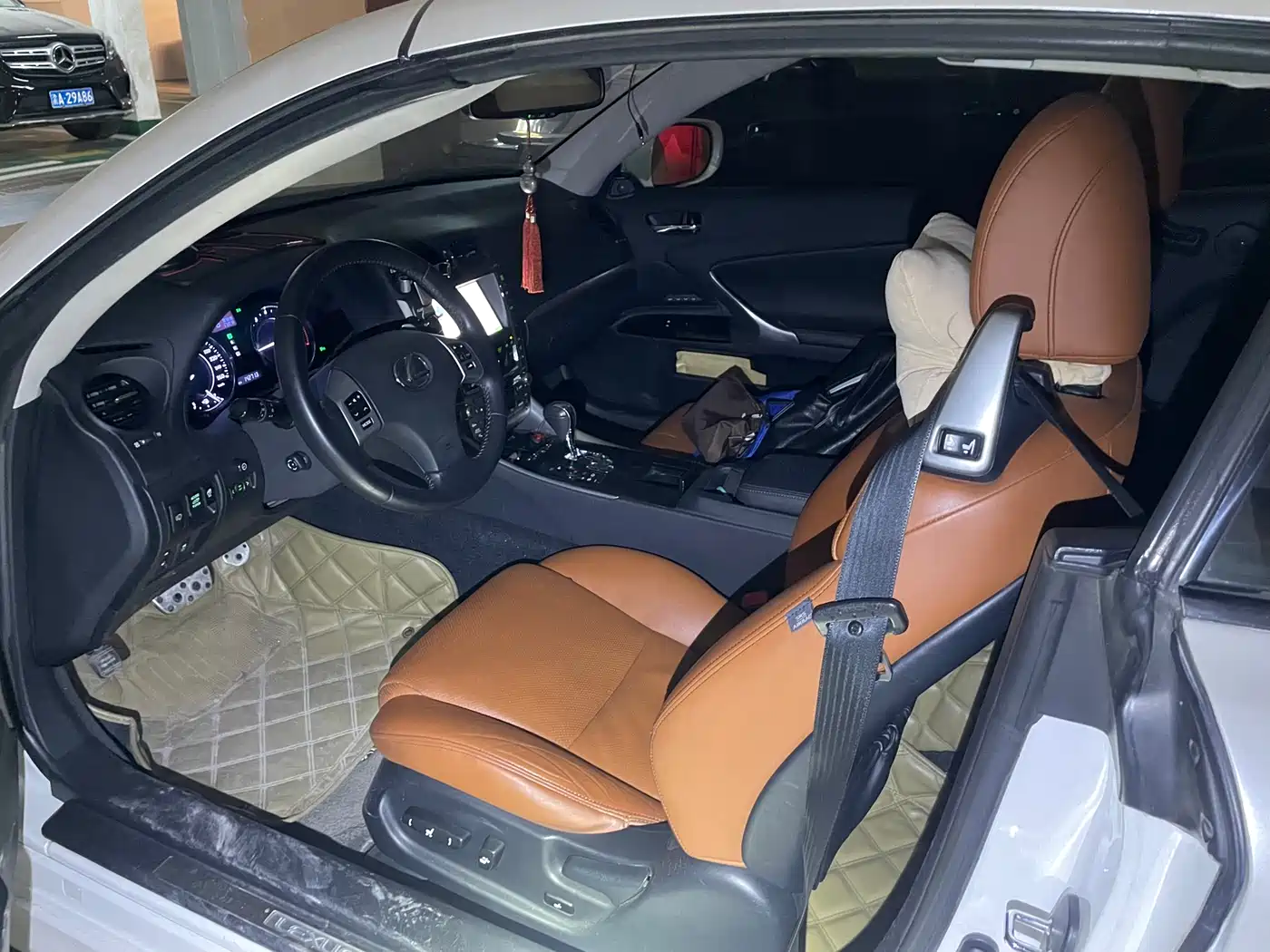 Lexus IS 2011 250C фото 4
