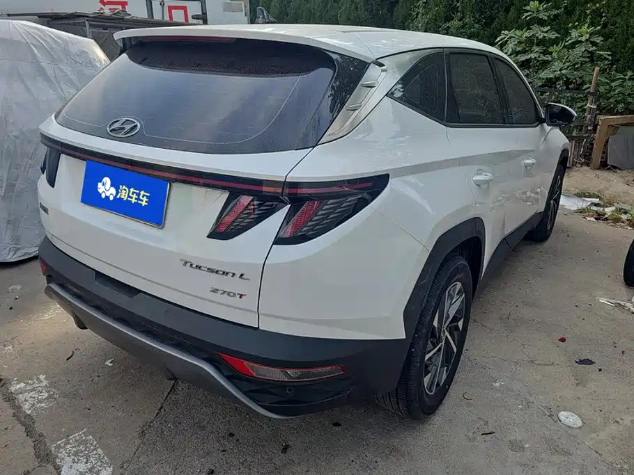 Photo 3 - Hyundai Tucson