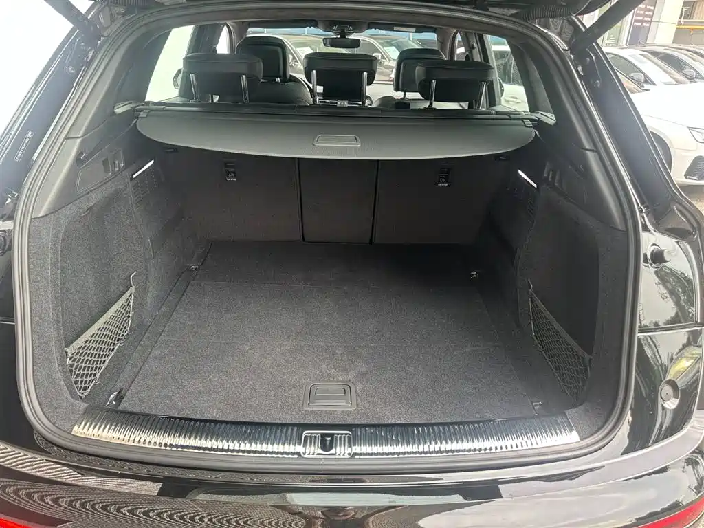 Audi Q5L 2025 45th Anniversary Edition 45 TFSI Luxury Sport фото 16
