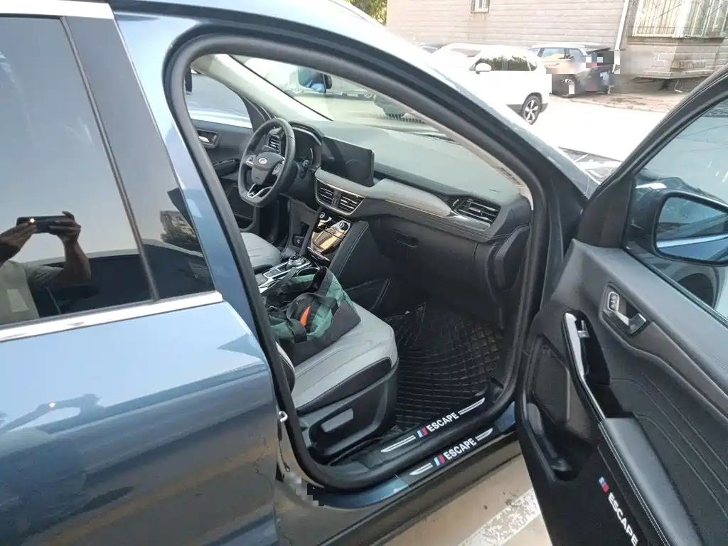 Ford Escape 2023 2020 EcoBoost 245 2WD Premium Edition