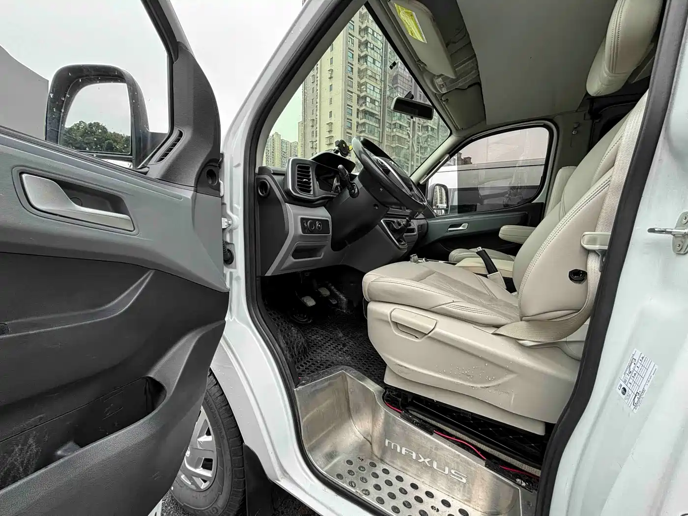 SAIC Maxus Xintu V80 2024 Model PRO Business 6MT Long Wheelbase Medium Roof 147Ps 9-seater Four-row Non-commercial фото 5