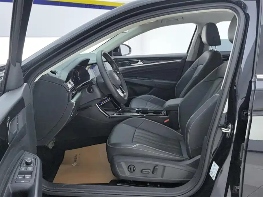 Volkswagen Passat 2023 Facelift 330TSI Starlight Elite Edition фото 9
