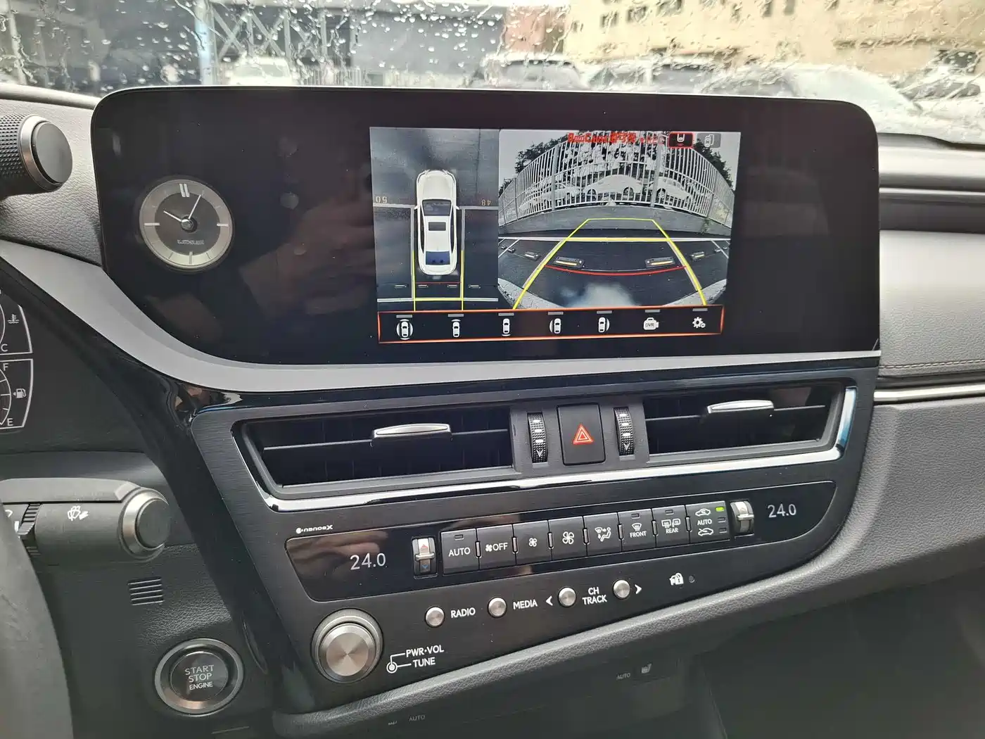 Lexus ES 2023 200 Excellence Edition фото 10