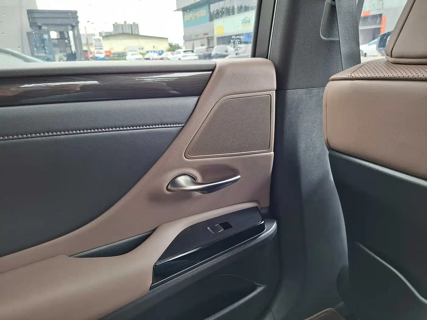 Lexus ES 2023 200 Excellence Edition фото 14