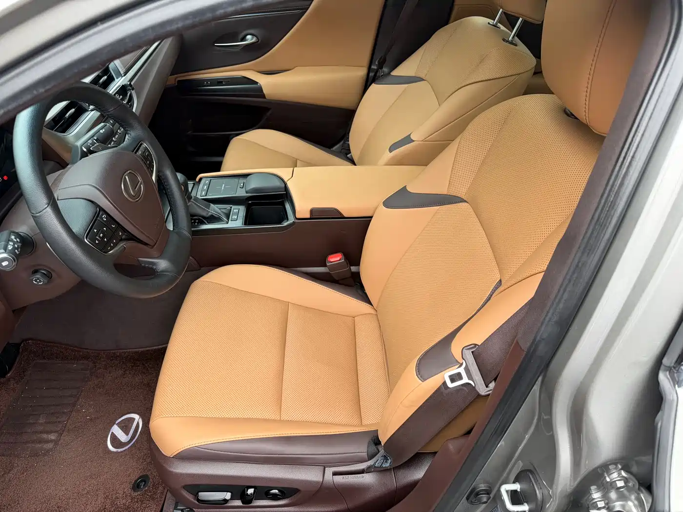 Lexus ES 2021 200 Excellence Edition фото 17