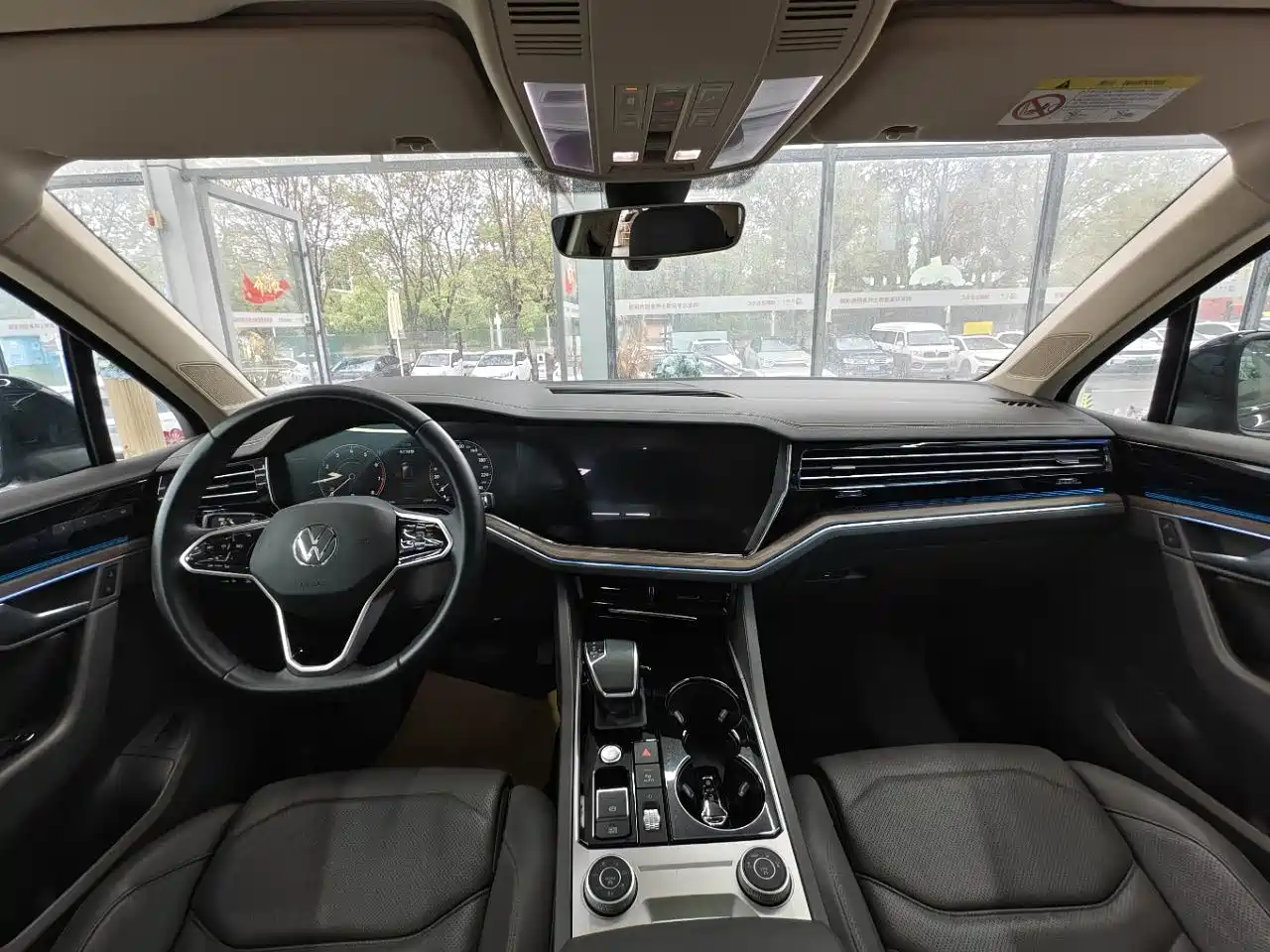 Volkswagen Touareg 2021 3.0TSI Sharp Edition with Gloss Black Sports Package фото 15