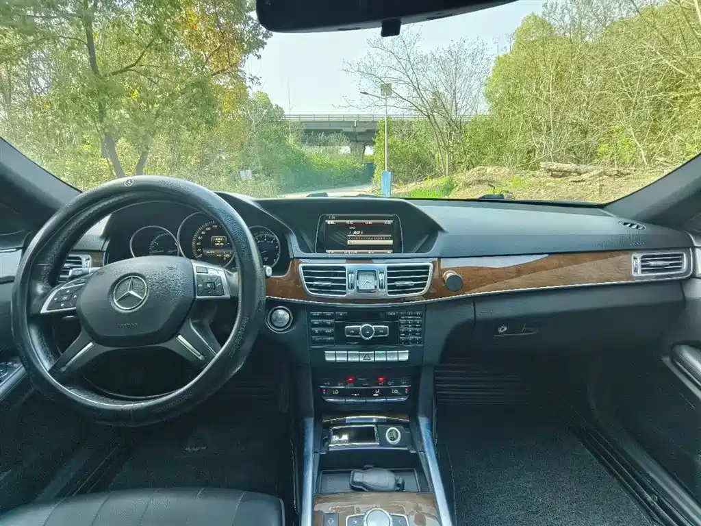 Mercedes-Benz E-Class 2015 E 200 L фото 9