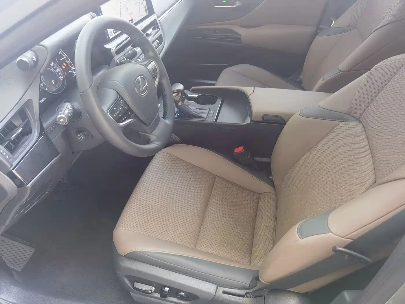 Lexus ES 2022 300h Ultimate Edition фото 6