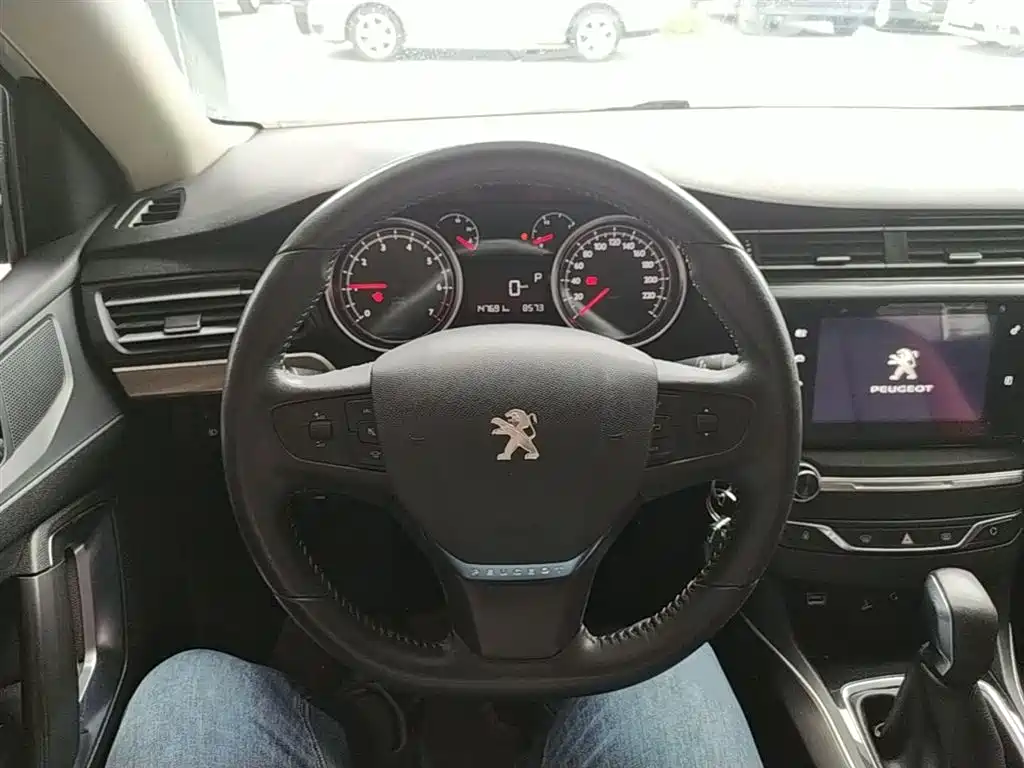 Peugeot 408 2015 Model 1.2T Automatic Luxury Edition фото 11