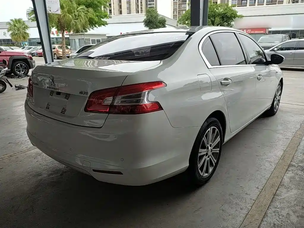 Peugeot 408 2015 Model 1.2T Automatic Luxury Edition фото 7