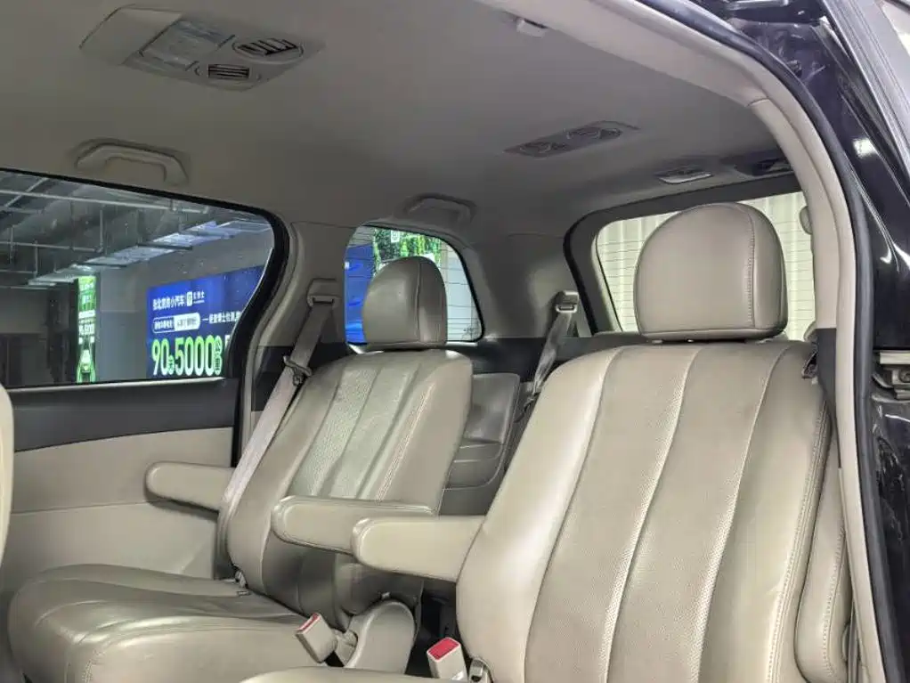 BYD M6 2016 2015 2.4L Automatic Premium Edition
