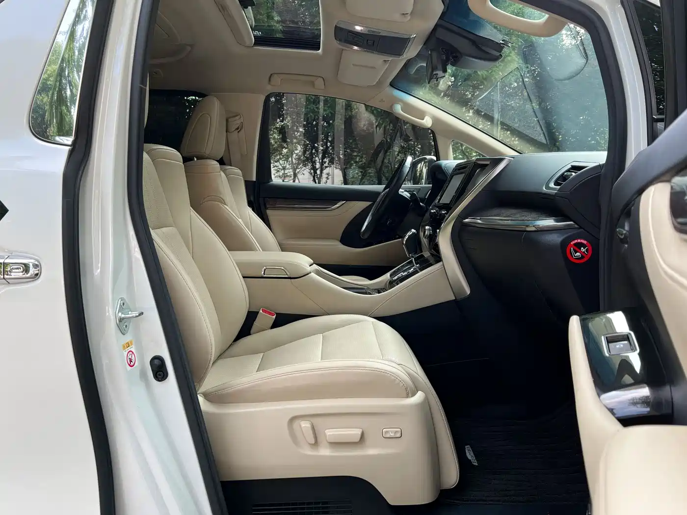Toyota Vellfire 2019 Hybrid 2.5L HV Premium Edition фото 6