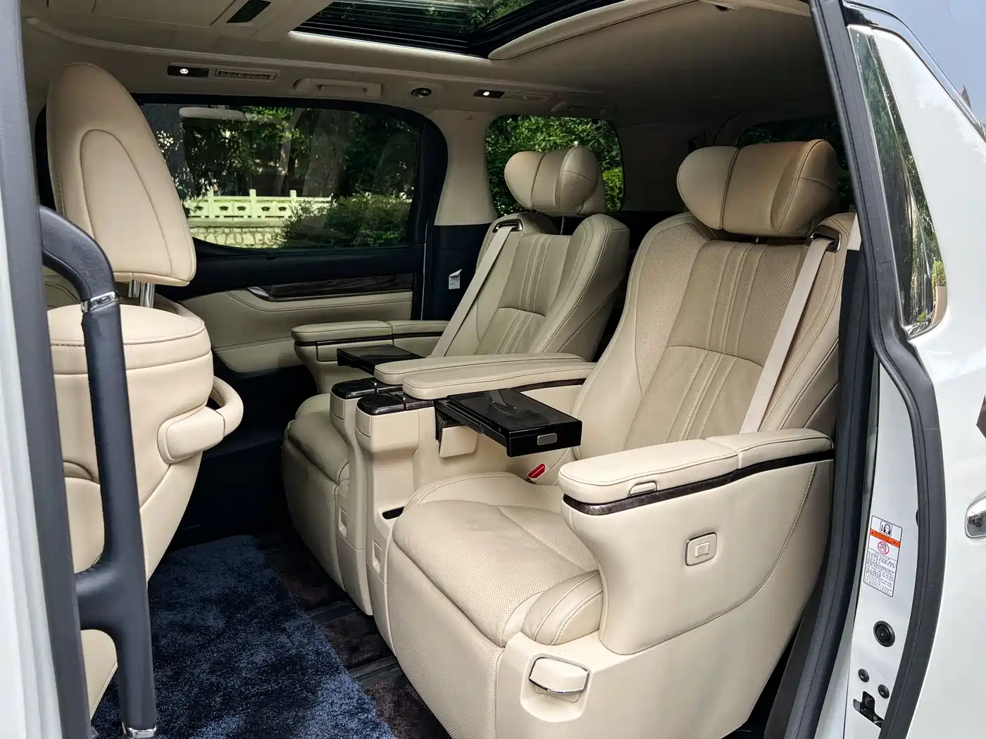 Toyota Vellfire 2019 Hybrid 2.5L HV Premium Edition фото 18