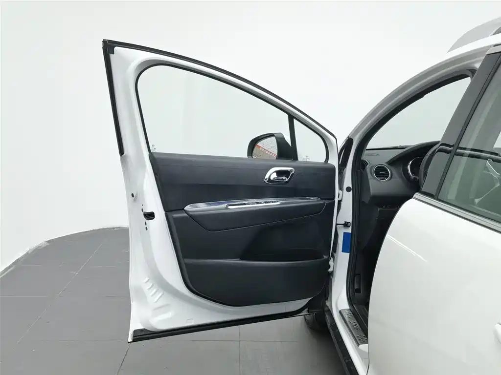 Peugeot 3008 2015 2.0L Automatic Classic Edition фото 8