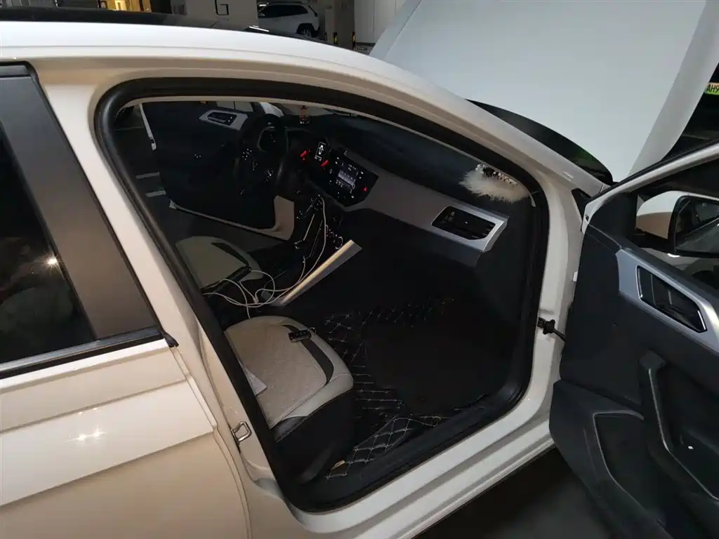 Volkswagen Polo 2019 Plus 1.5L Automatic Colorful Tech Edition фото 22