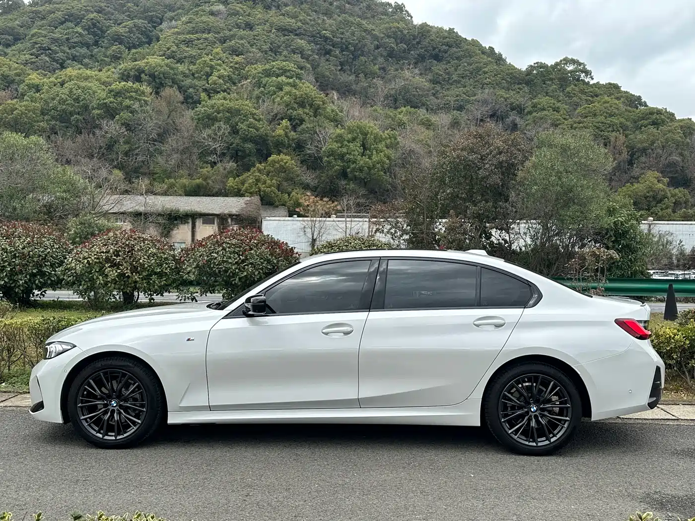 BMW 3 Series 2024 325Li M Sport Shadowline Package фото 3