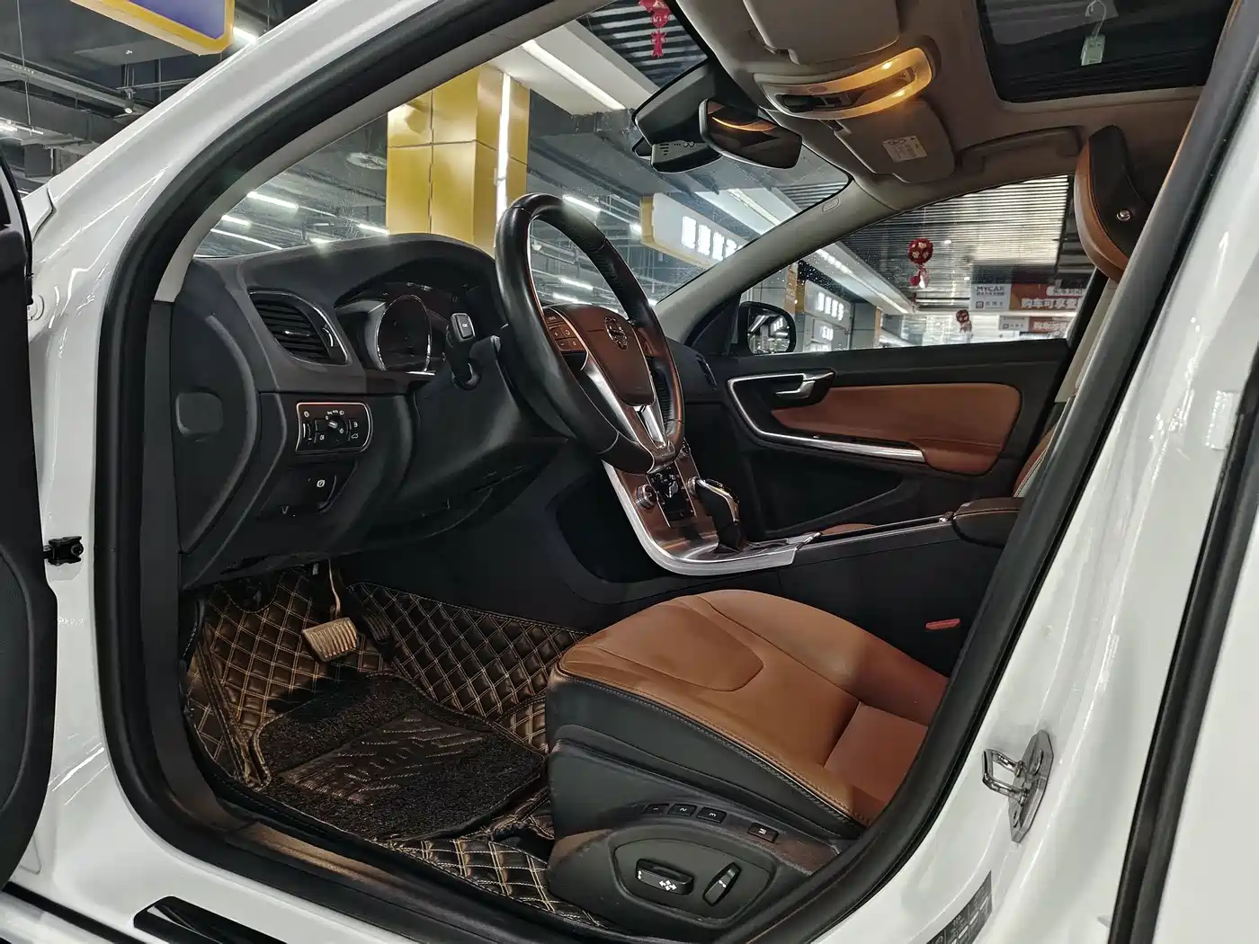 Фото 9 - Volvo S60