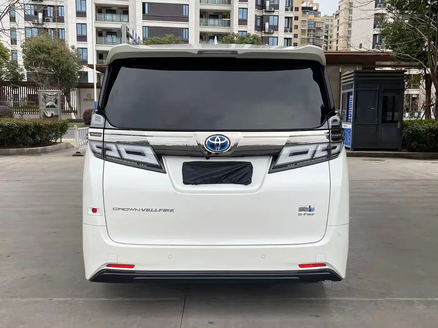 Toyota Vellfire 2021 Crown Hybrid 2.5L HV Luxury Edition фото 4
