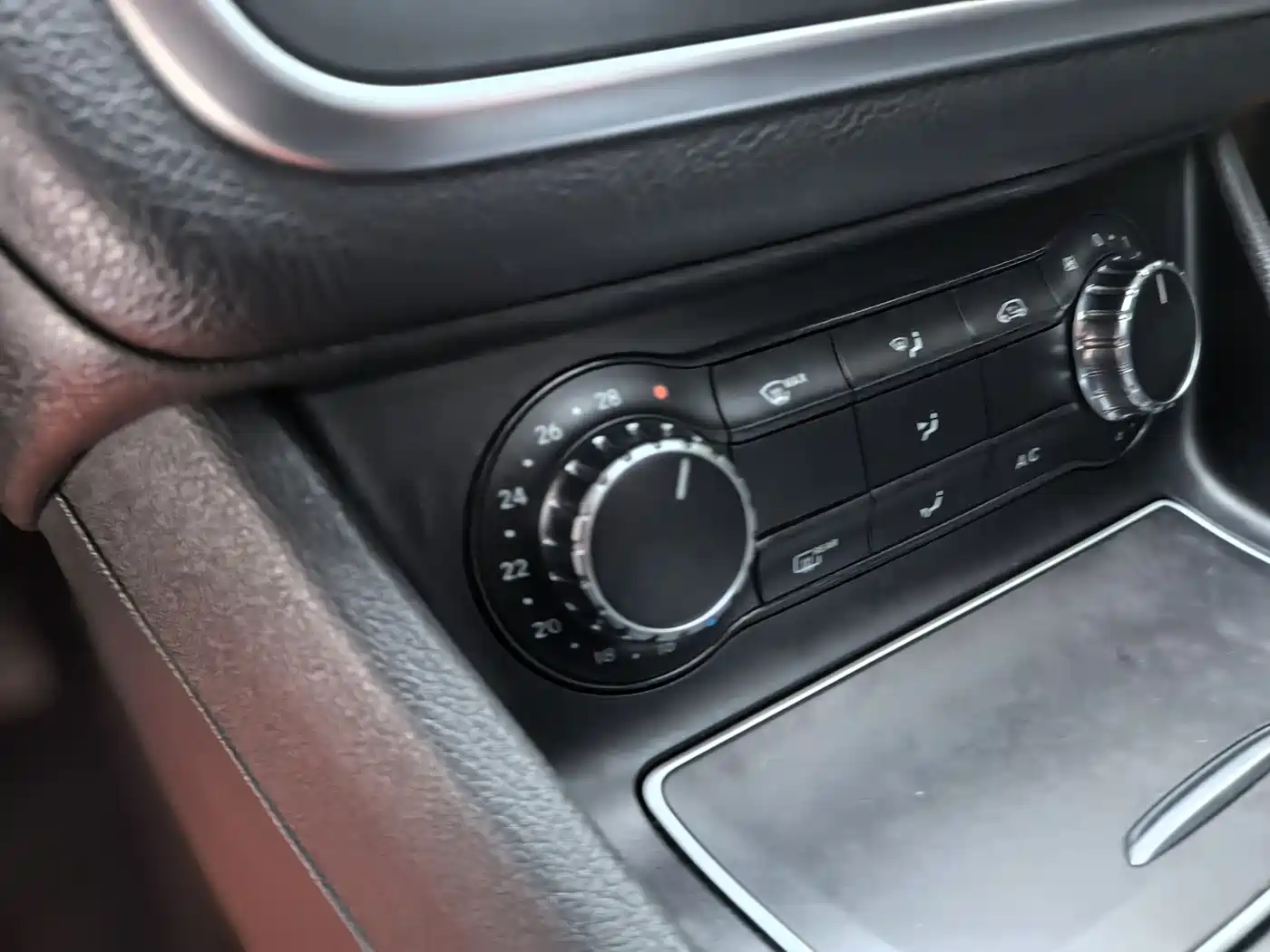Mercedes-Benz GLA 2018 GLA 200 Dynamic фото 8