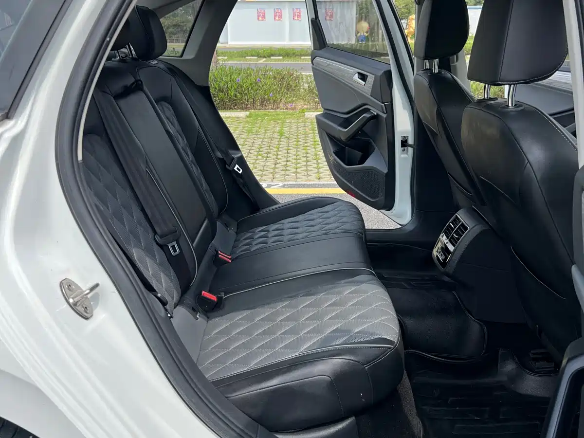 Volkswagen Sagitar 2023 300TSI DSG Surpassing Edition фото 9