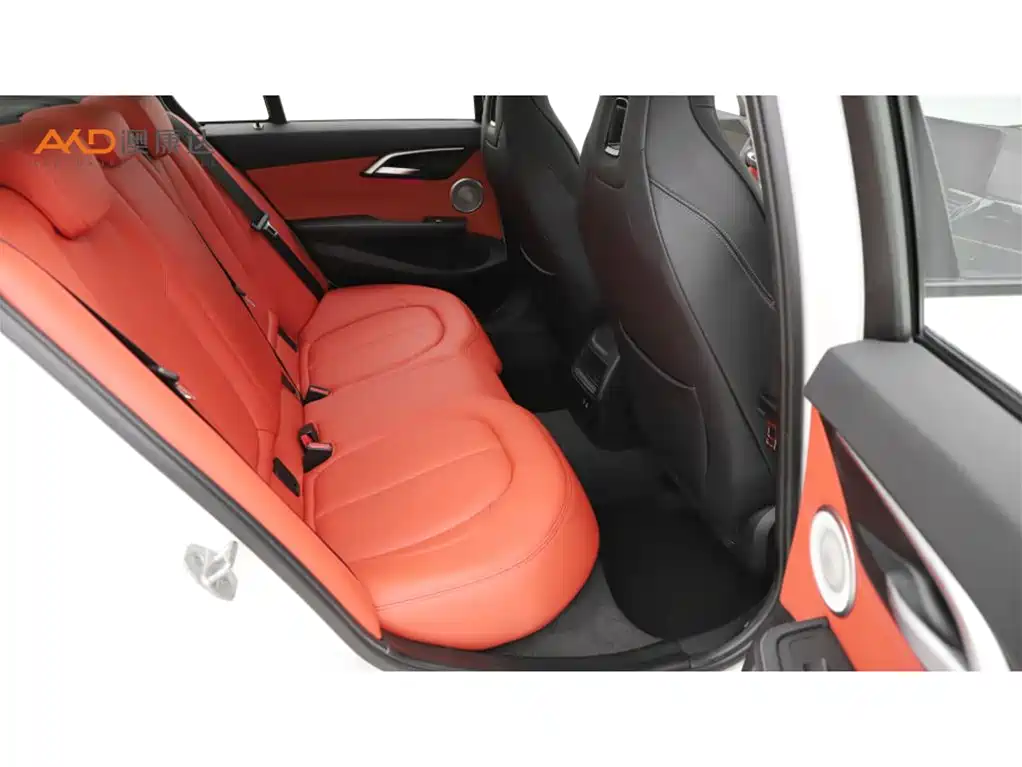 BMW 1 Series 2023 125i M Sport Shadow Edition фото 8