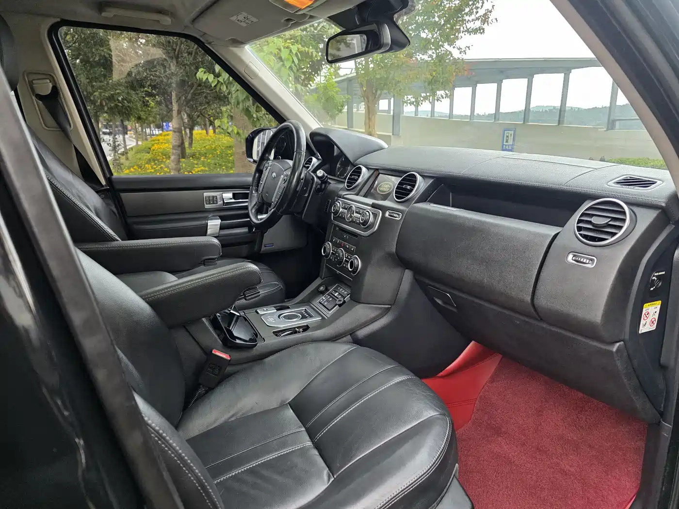 Land Rover Discovery 2015 3.0 SDV6 HSE Diesel фото 9