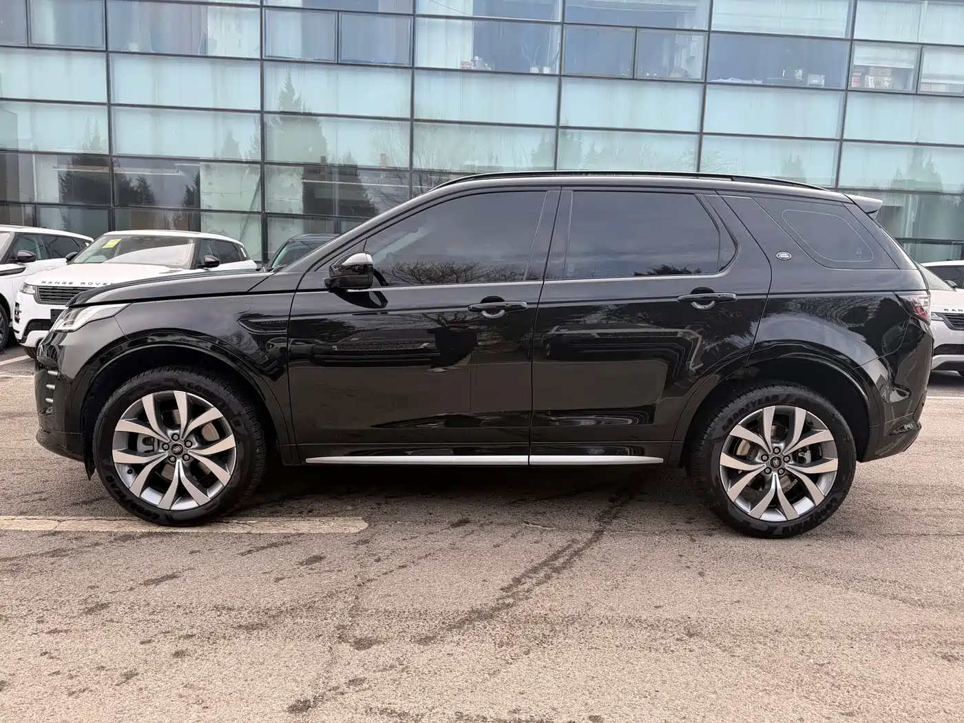 Land Rover Discovery Sport 2025 249PS Performance Tech Edition фото 2