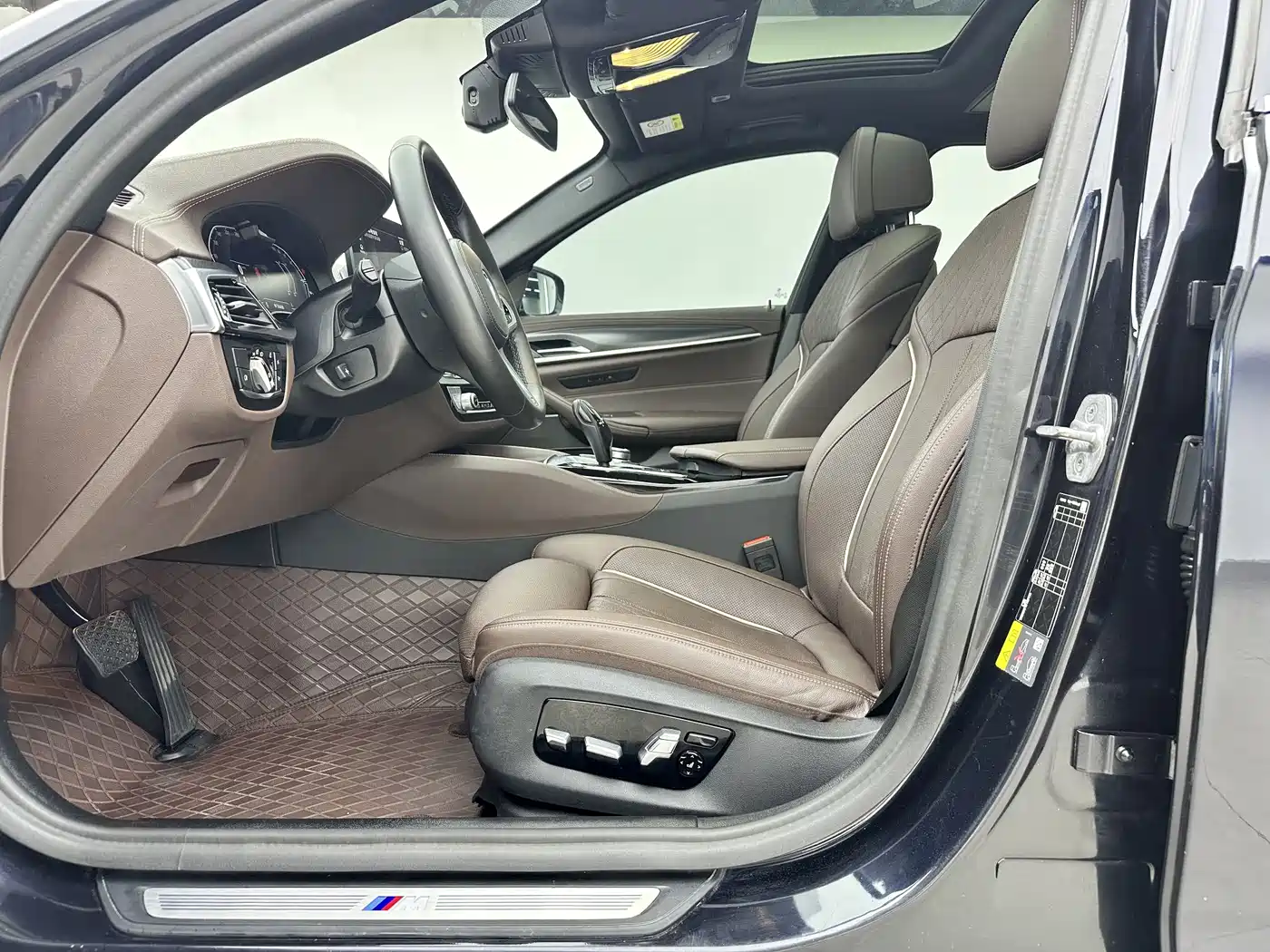 BMW 5 Series New Energy 2022 Facelift II 535Le Pioneer Edition M Sport Package фото 17