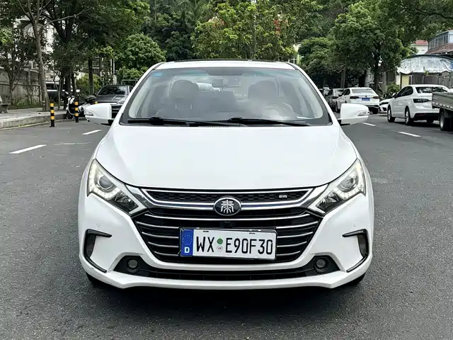 BYD Qin New Energy 2017 1.5T Qin 100 — фото 2