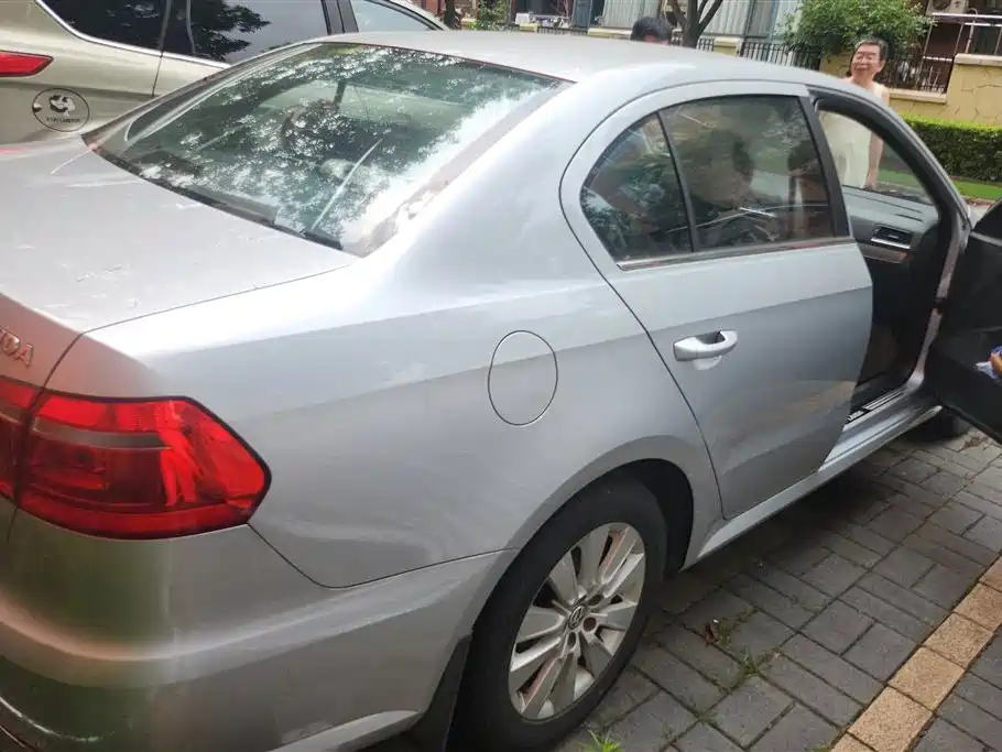 Volkswagen Lavida 2013 1.4TSI DSG Comfort Edition фото 3