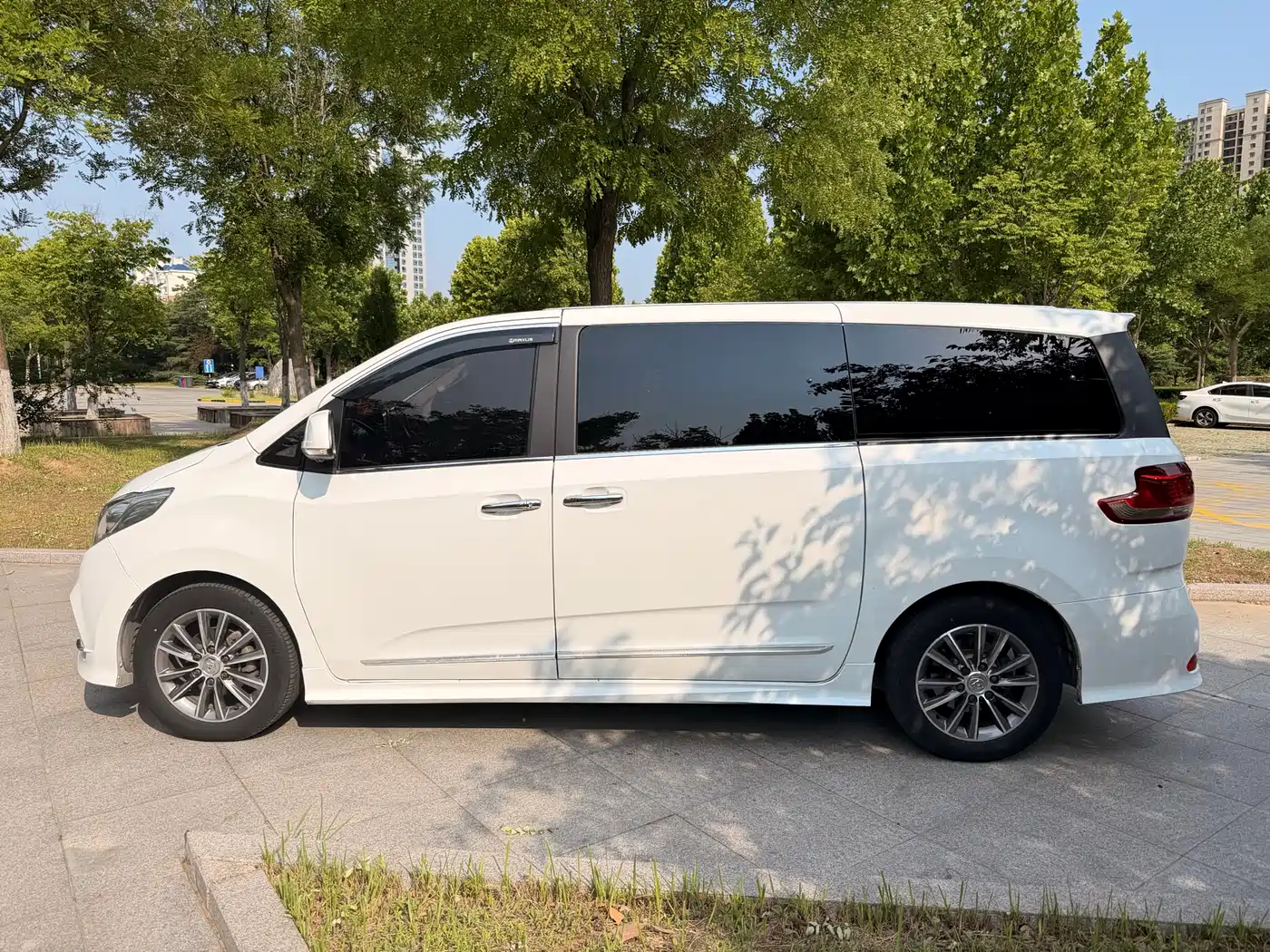 Photo 3 - SAIC Maxus Maxus G10