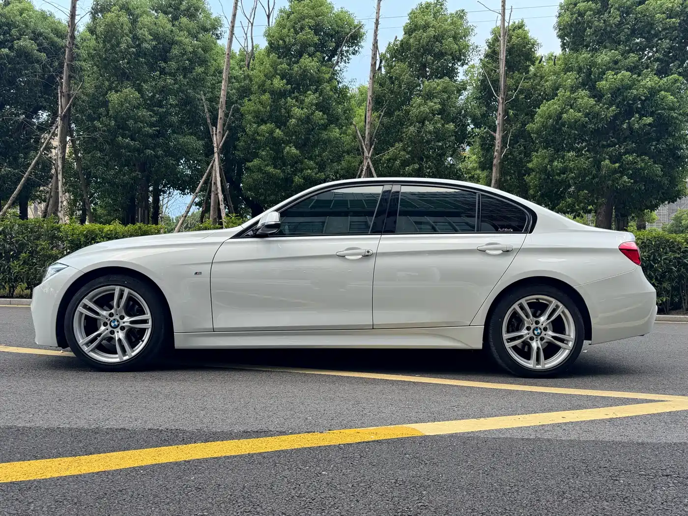 BMW 3 Series 2018 320i M Sport Black Night Edition фото 10