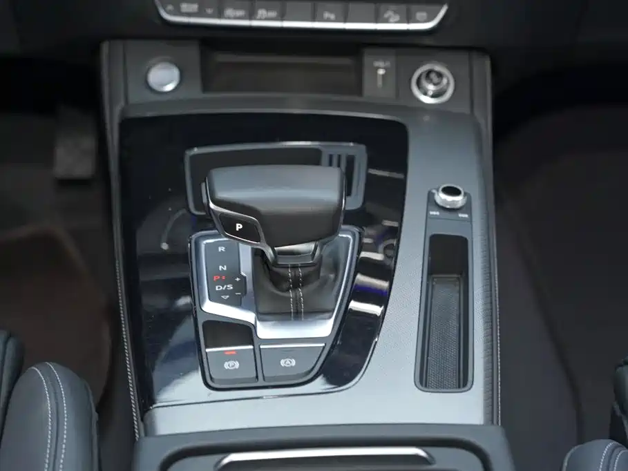 Audi Q5L 2023 40T Luxury Dynamic фото 8