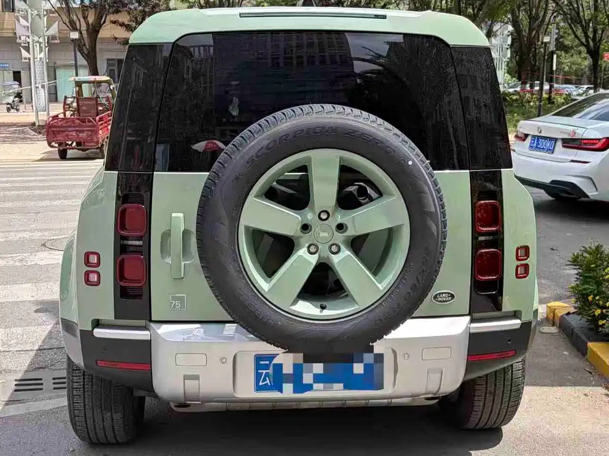 Land Rover Defender 2023 110 3.0T P400 75th Anniversary Legend Edition фото 3