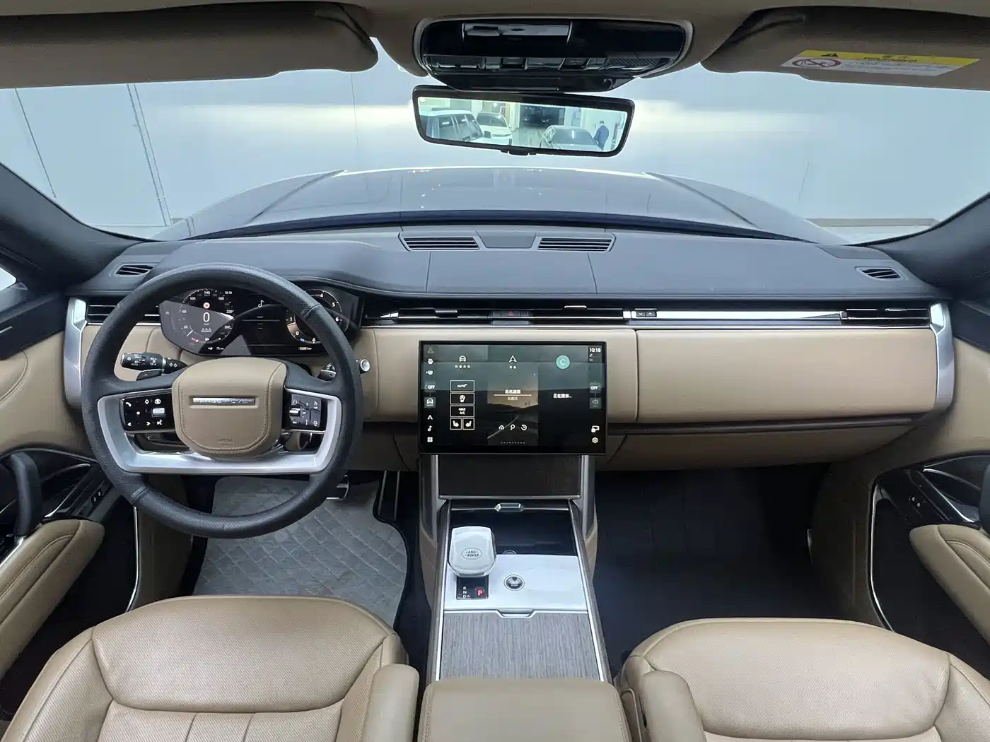 Land Rover Range Rover 2024 3.0 L6 360PS Golden Age Edition фото 14