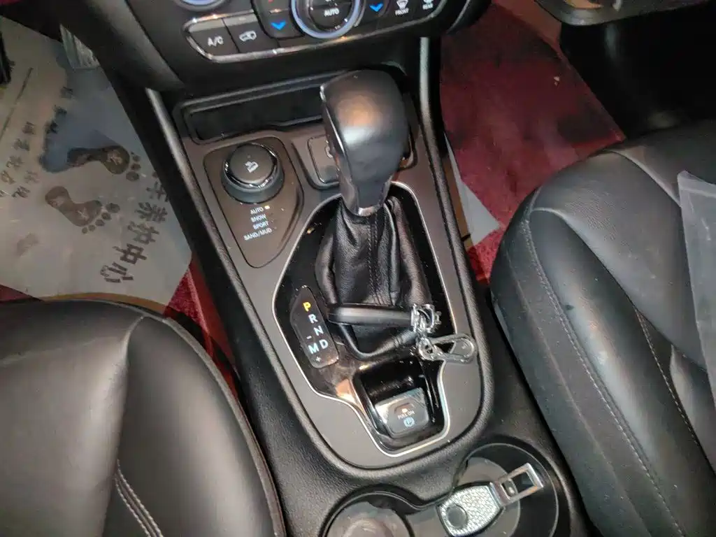 Photo 10 - Jeep Cherokee