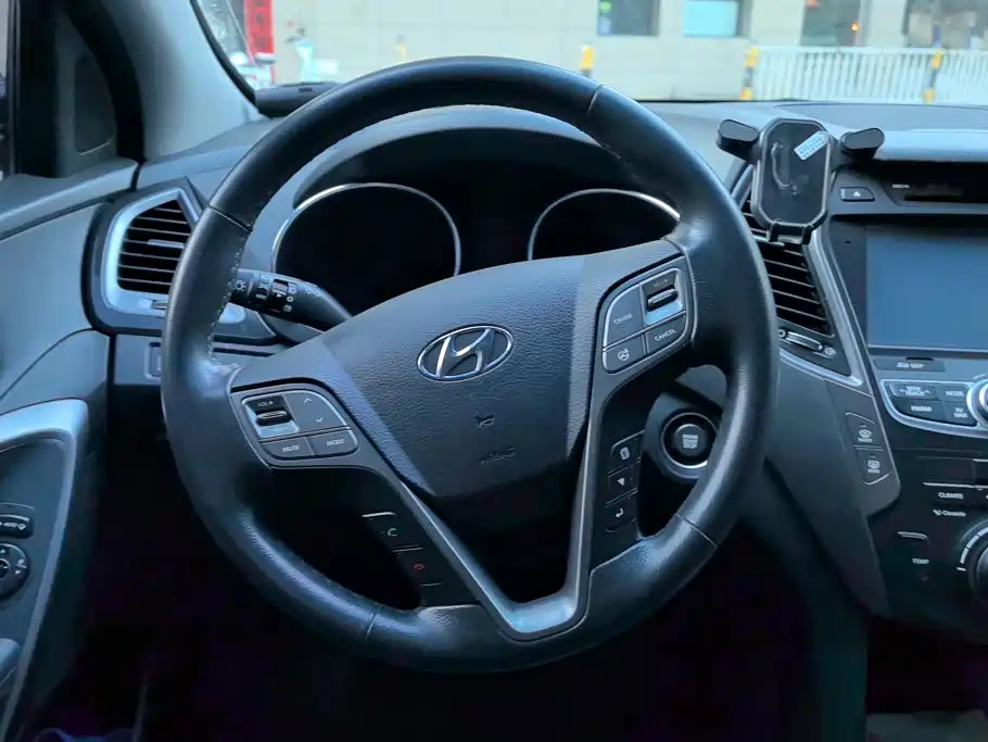 Hyundai Santa Fe 2014 2013 Facelift 2.4L Automatic 4WD Smart