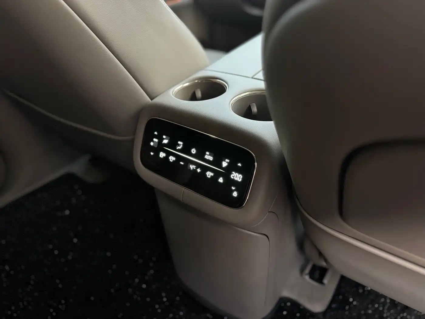 IM Motors IM LS9 2026 2026 Model 52kWh Base Version