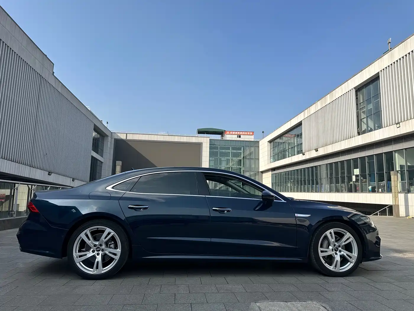 Audi A7L 2024 45 TFSI quattro Premium Luxury фото 8