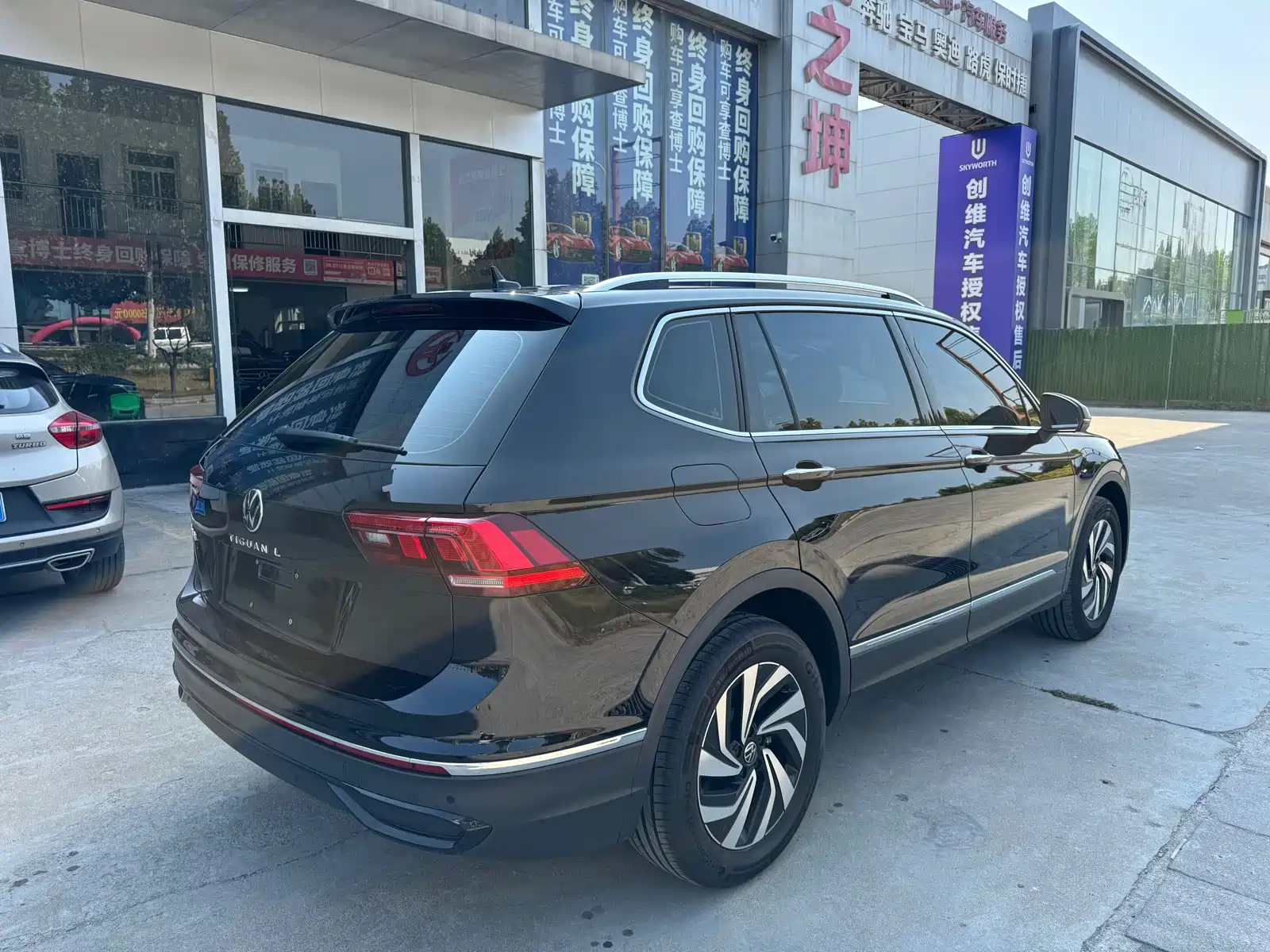 Фото 14 - Volkswagen Tiguan L