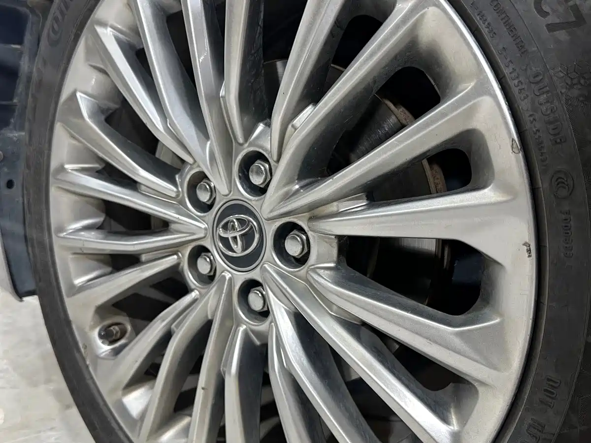 صورة 17 - Toyota Avalon