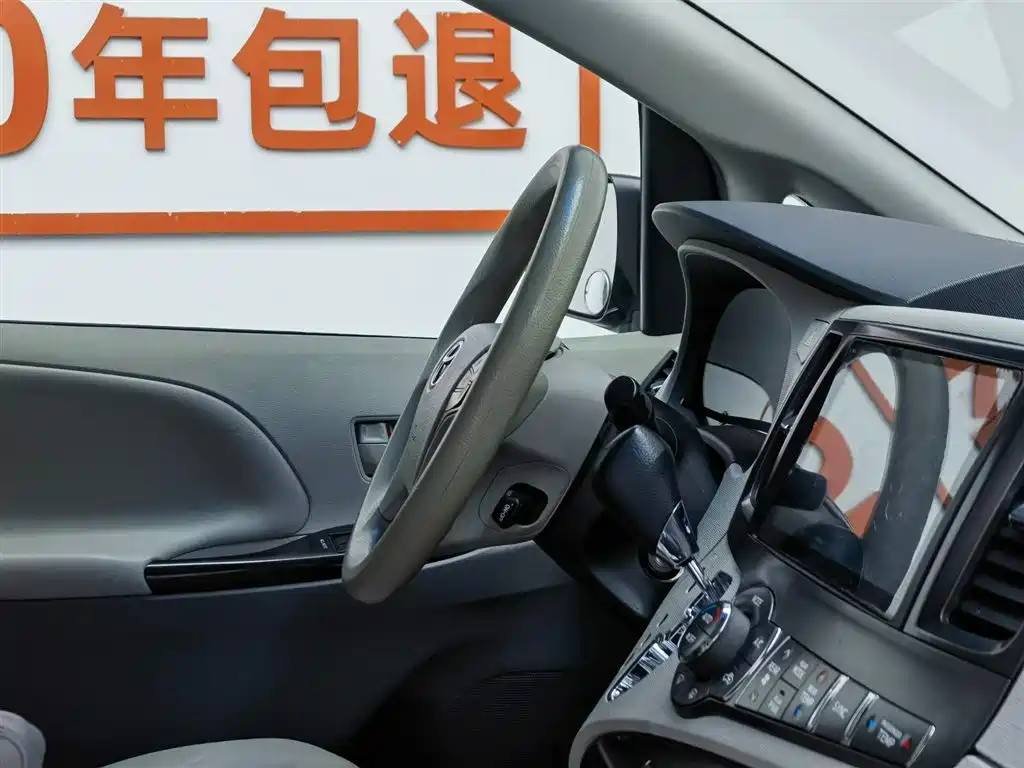 Toyota Sienna 2013 3.5L 4WD Automatic фото 18