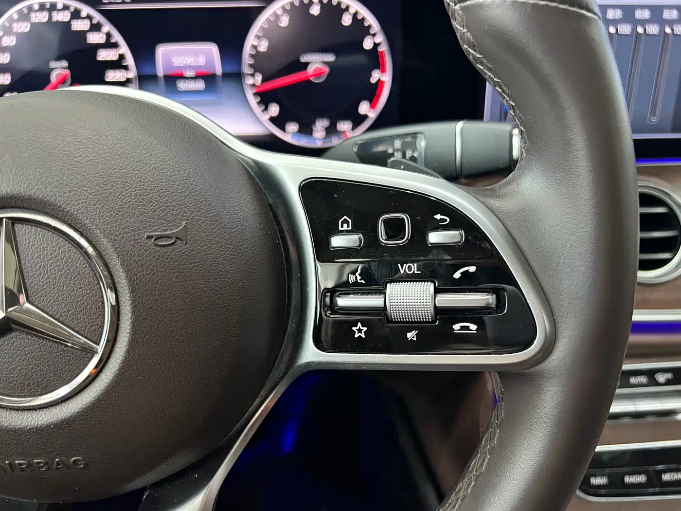 Mercedes-Benz E-Class 2020 Facelift E 300 L Exclusive фото 36