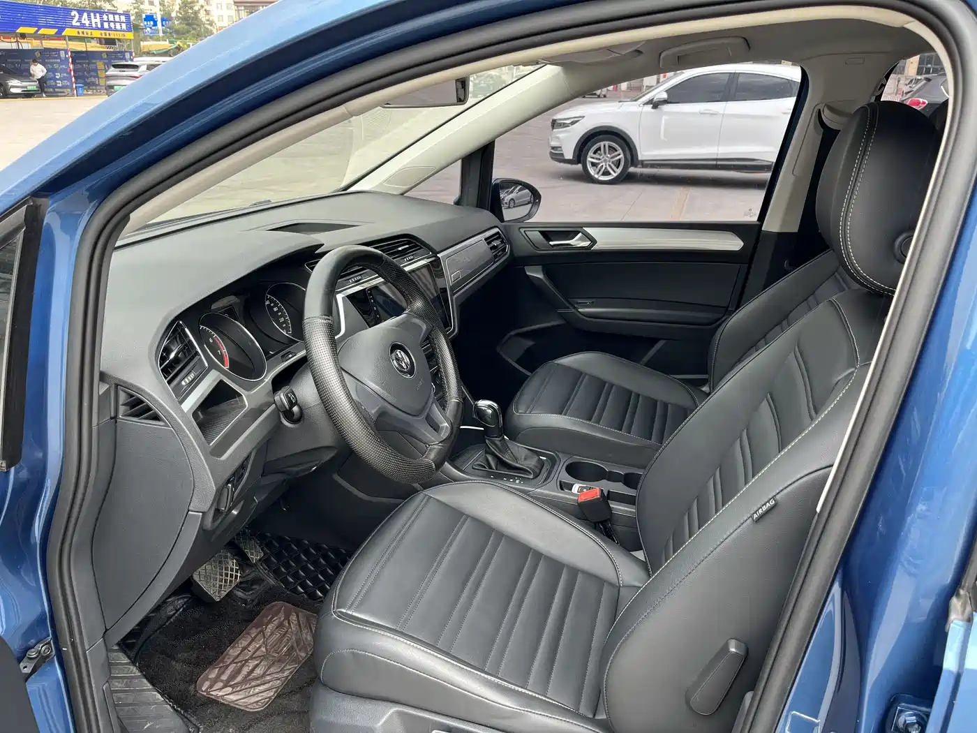 Volkswagen Touran 2018 Touran L 280TSI DSG Trendline 7-seater China V фото 4